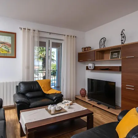 Breg Ivanovci Iv بيت للعطل Raša