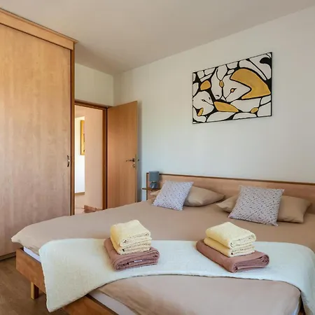 Awesome In Breg Ivanovci With Kitchen بيت للعطل Raša